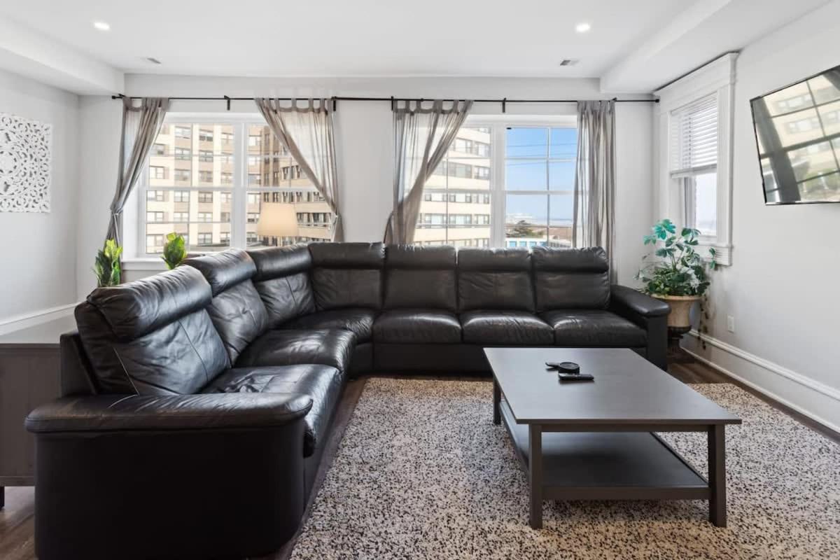 Apartment Block Modern Penthouse 4br 2br Ocean Views *